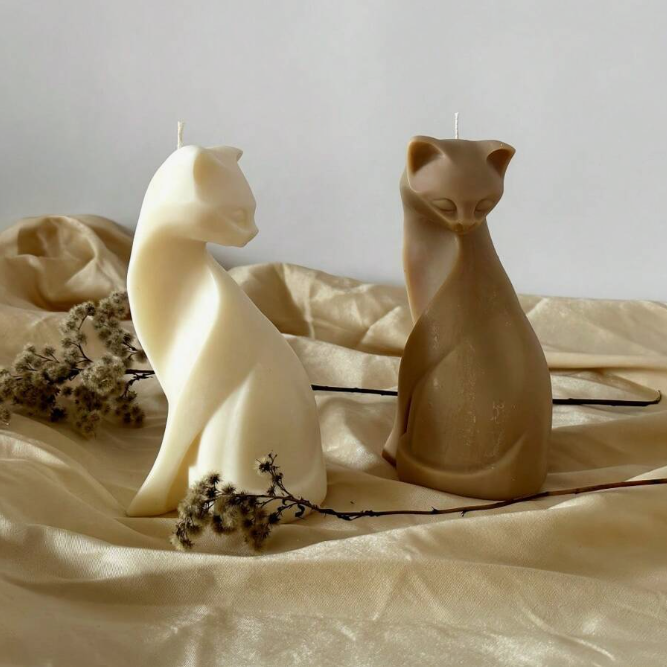 Whiskered Serenity – Sculpted Cat Candle