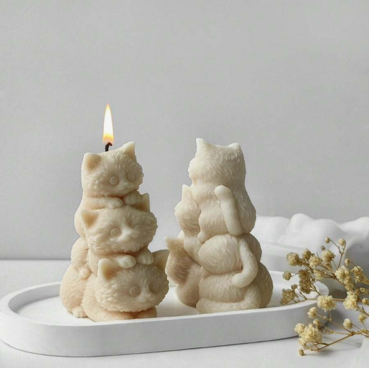 Catpile – The Stacked Kittens Candle