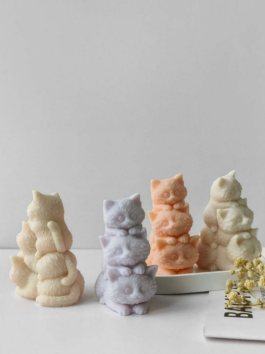 Catpile – The Stacked Kittens Candle
